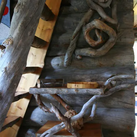 בקתה Log House Siesta לוסטו